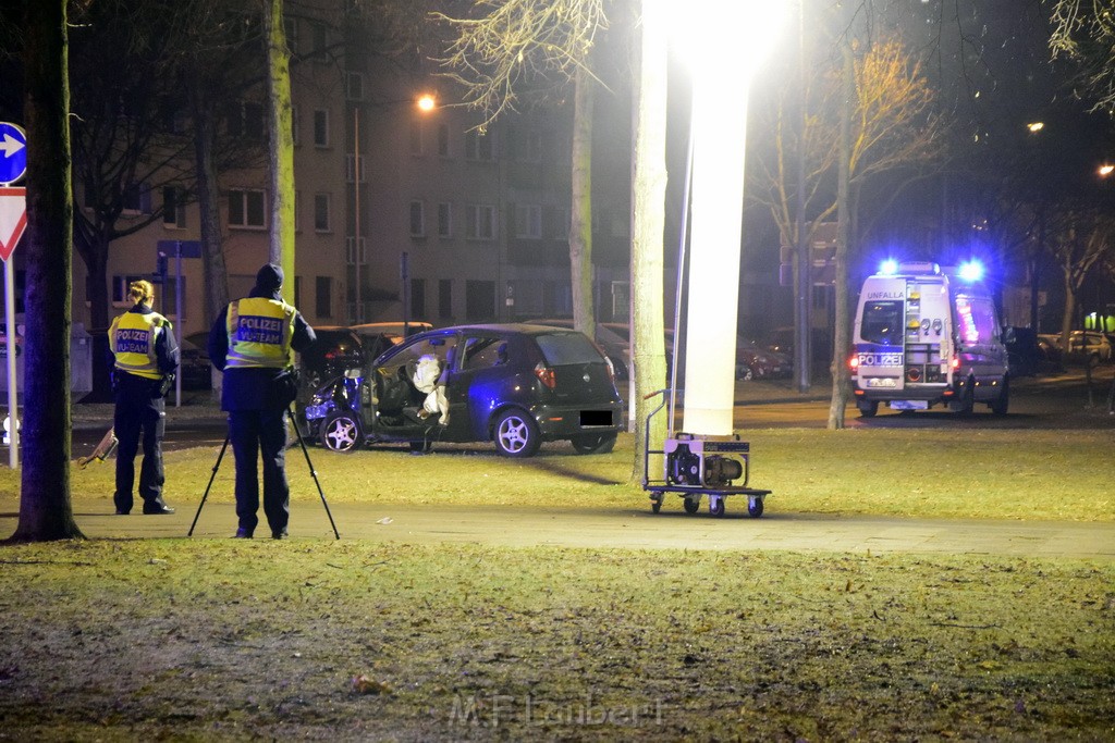 VU PKW Baum Koeln Deutz Deutz Kalkerstr P45.JPG - Miklos Laubert